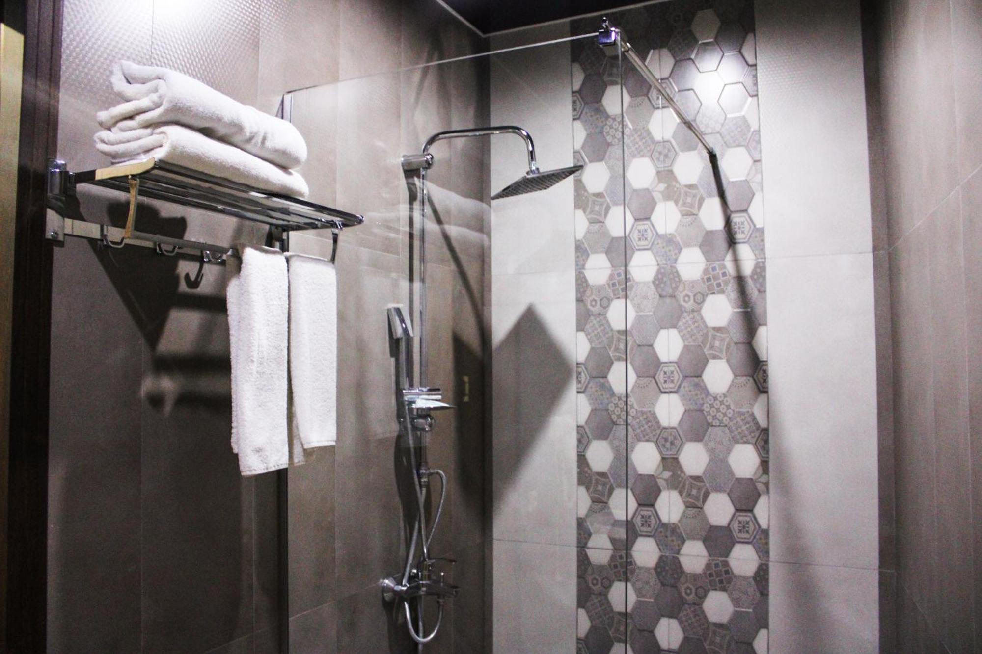 7 Rooms Hotel Tserovani Kültér fotó