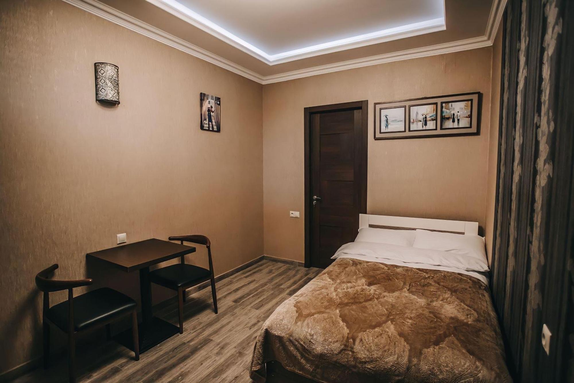 7 Rooms Hotel Tserovani Kültér fotó