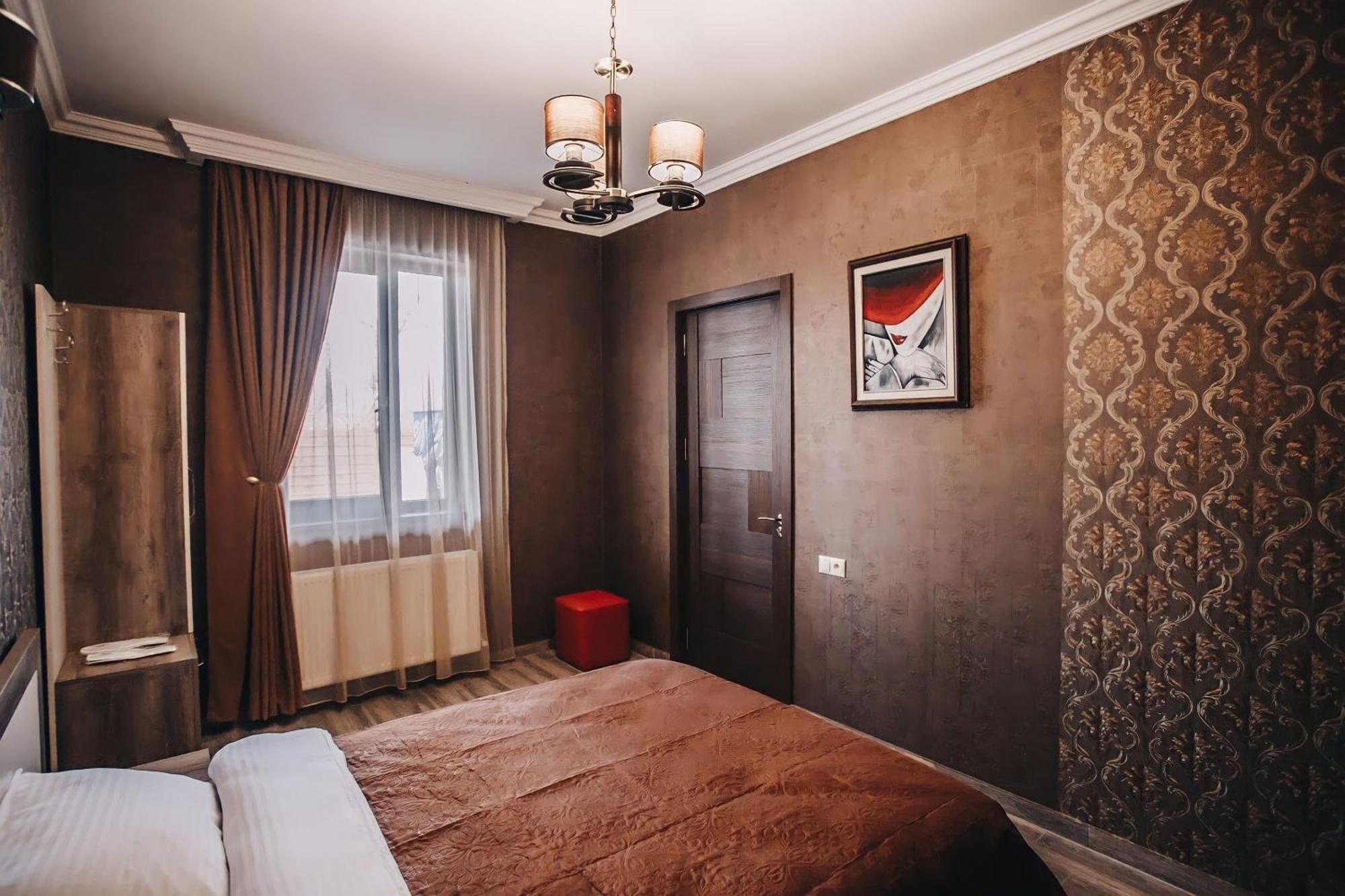 7 Rooms Hotel Tserovani Kültér fotó