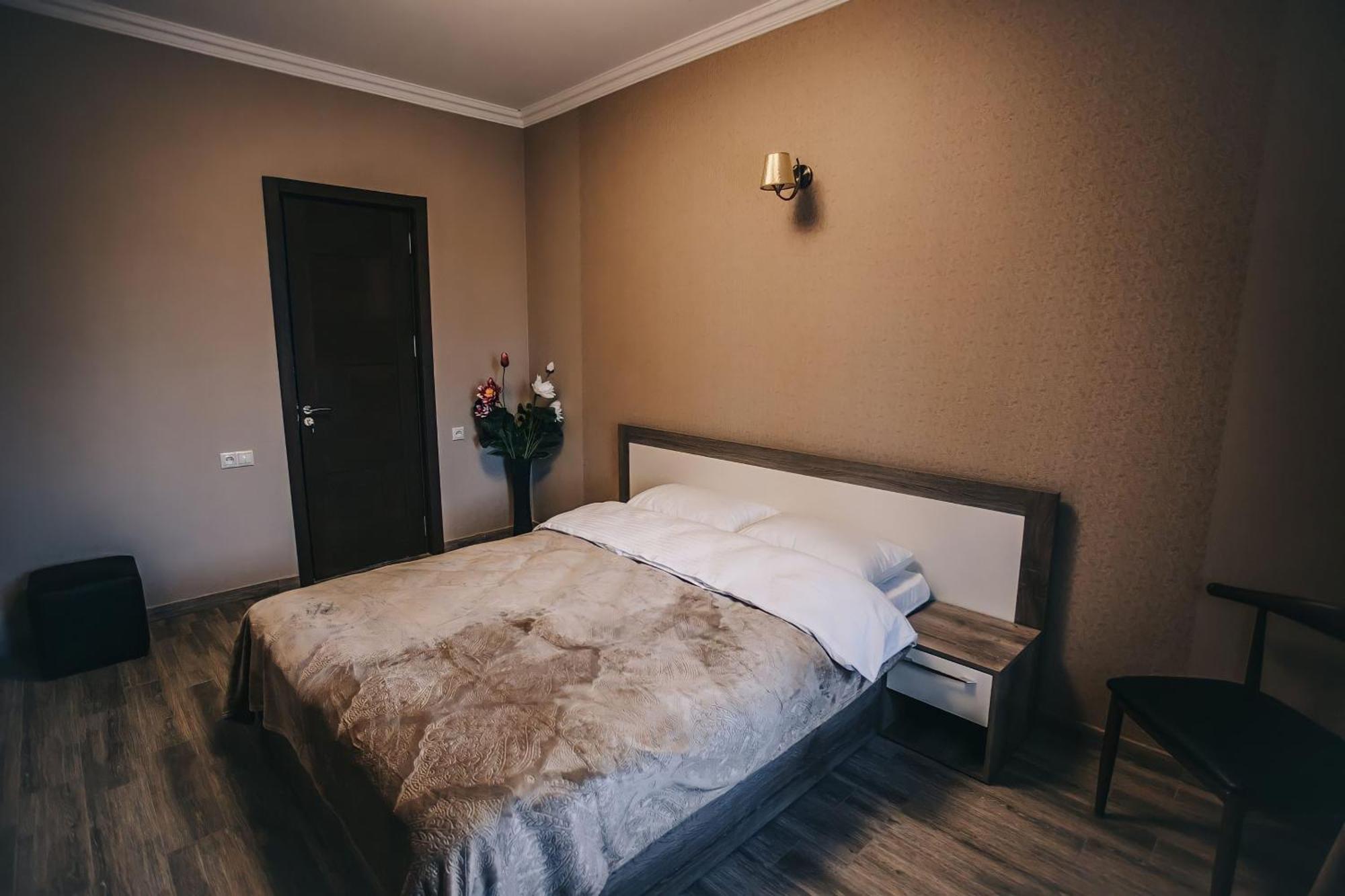 7 Rooms Hotel Tserovani Kültér fotó