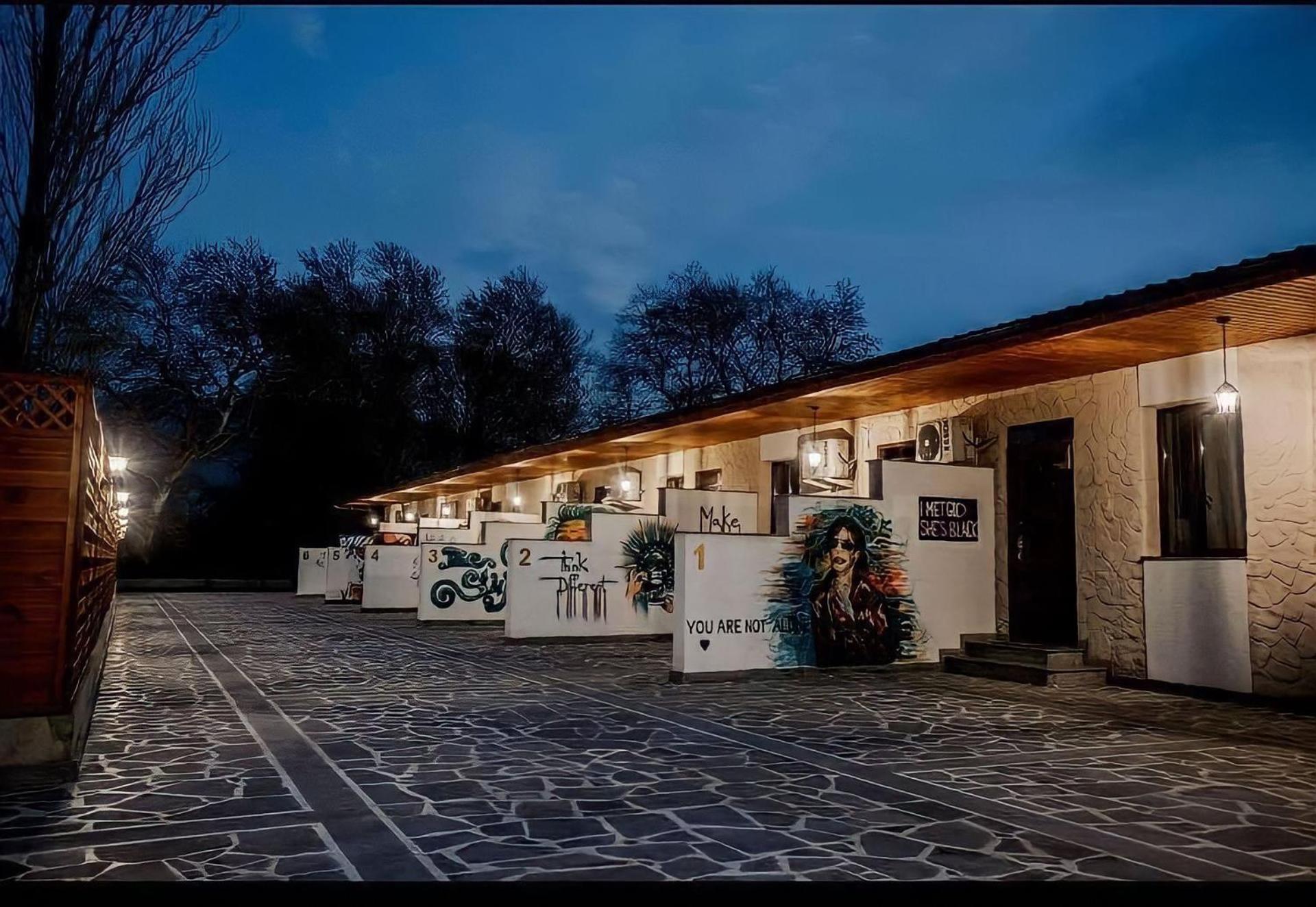 7 Rooms Hotel Tserovani Kültér fotó