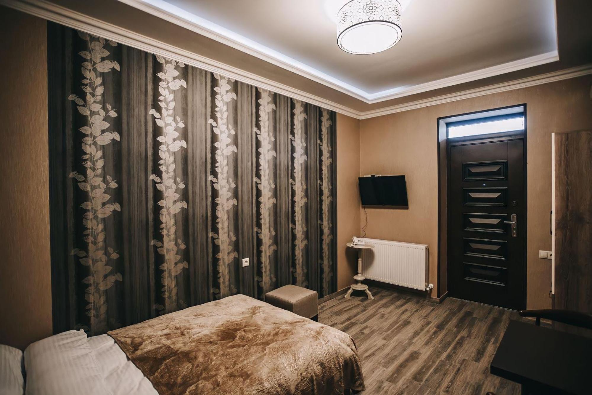 7 Rooms Hotel Tserovani Kültér fotó